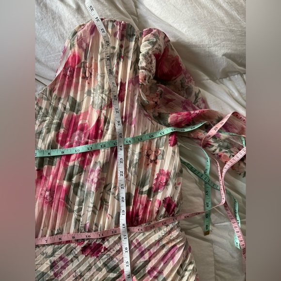 Express Floral One-Shoulder Romper – Size L | Summer Wedding Guest Look - Picture 5 of 5